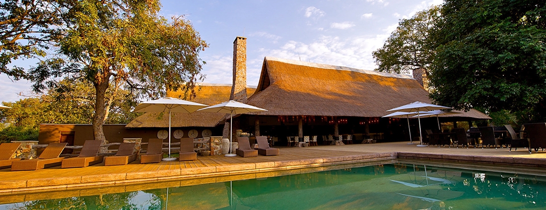 Mfuwe Lodge, piscina