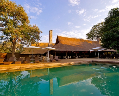 Mfuwe Lodge, piscina