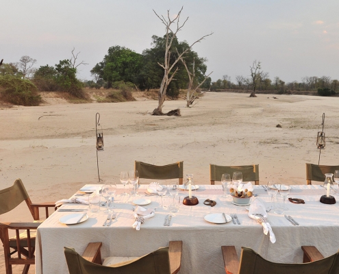 Cena a orillas del rio, Time + Tide Nsolo